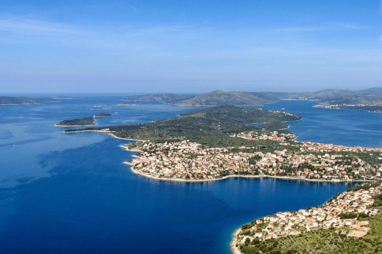 Family Friendly Apartments With A Swimming Pool Businci, Ciovo - 11232 Trogir Exterior photo