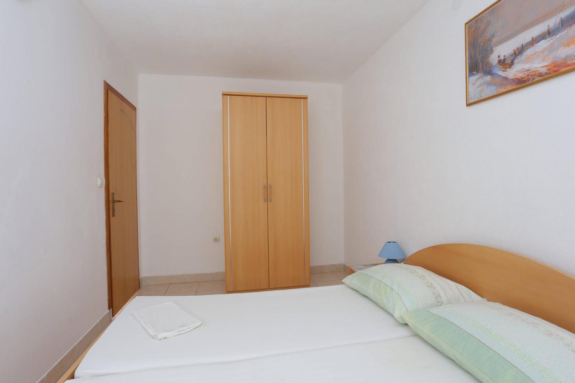 Family Friendly Apartments With A Swimming Pool Businci, Ciovo - 11232 Trogir Room photo