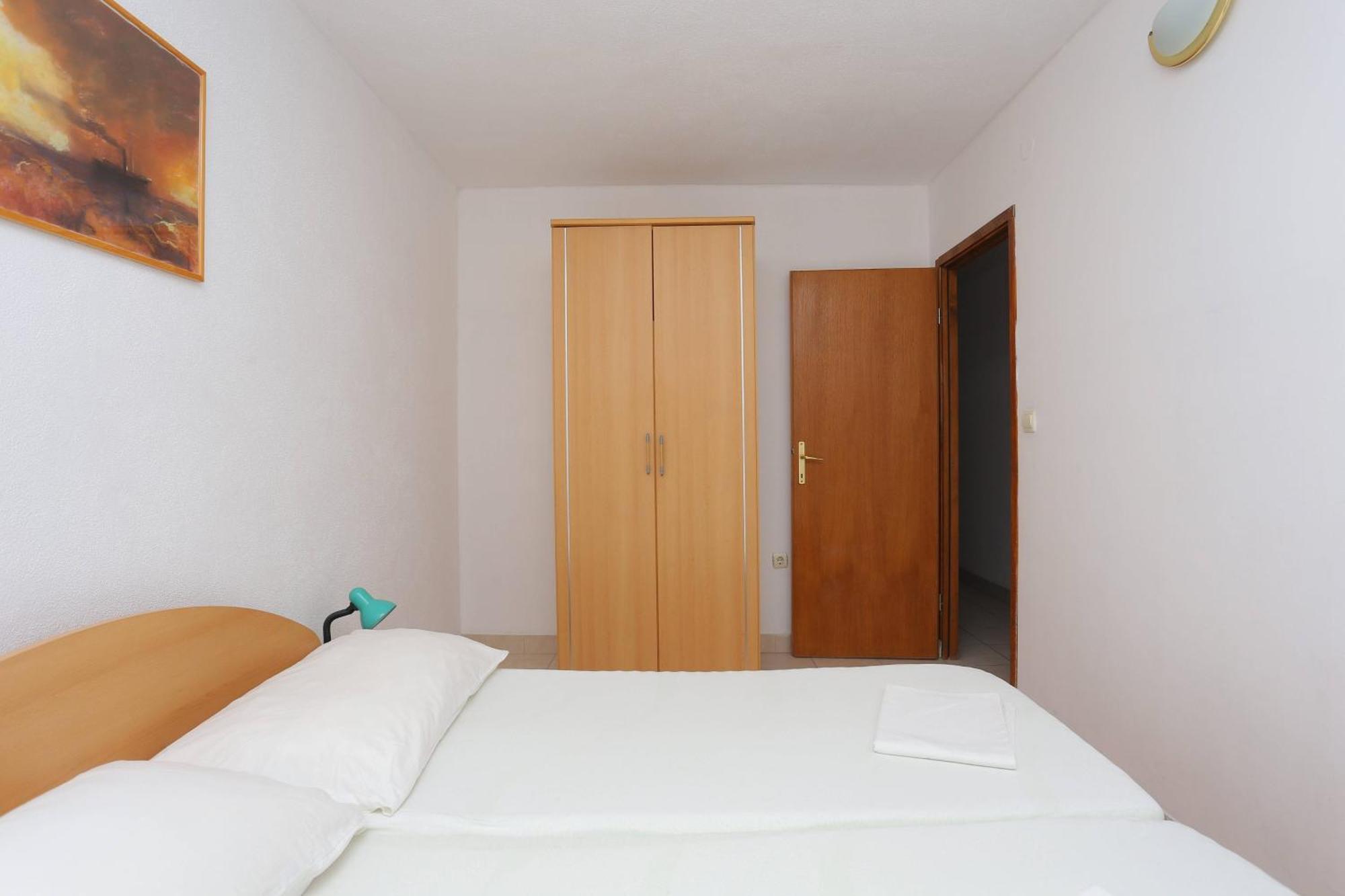 Family Friendly Apartments With A Swimming Pool Businci, Ciovo - 11232 Trogir Room photo