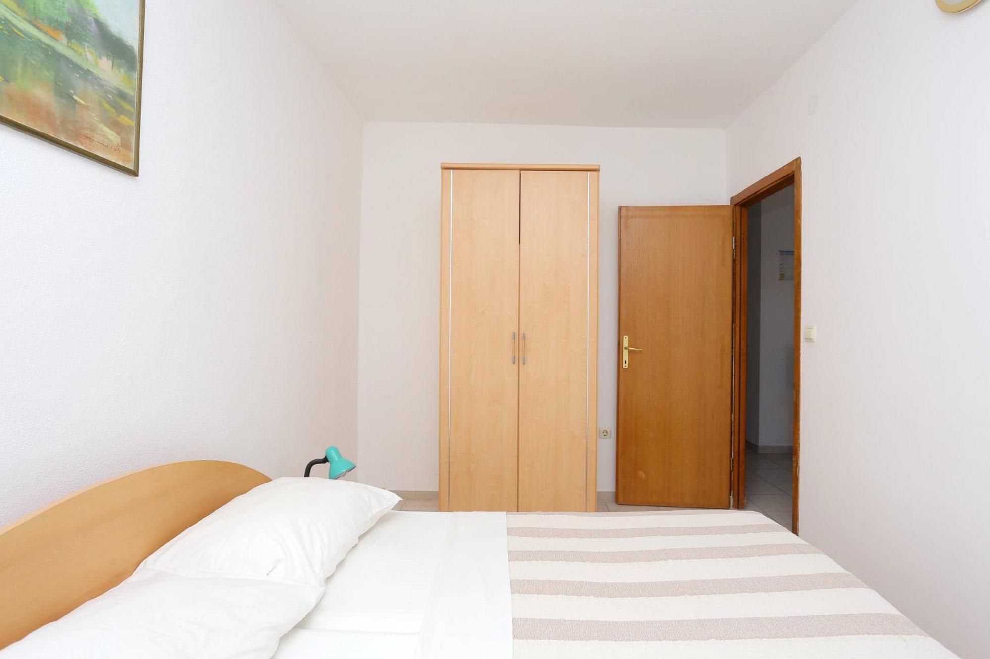 Family Friendly Apartments With A Swimming Pool Businci, Ciovo - 11232 Trogir Room photo