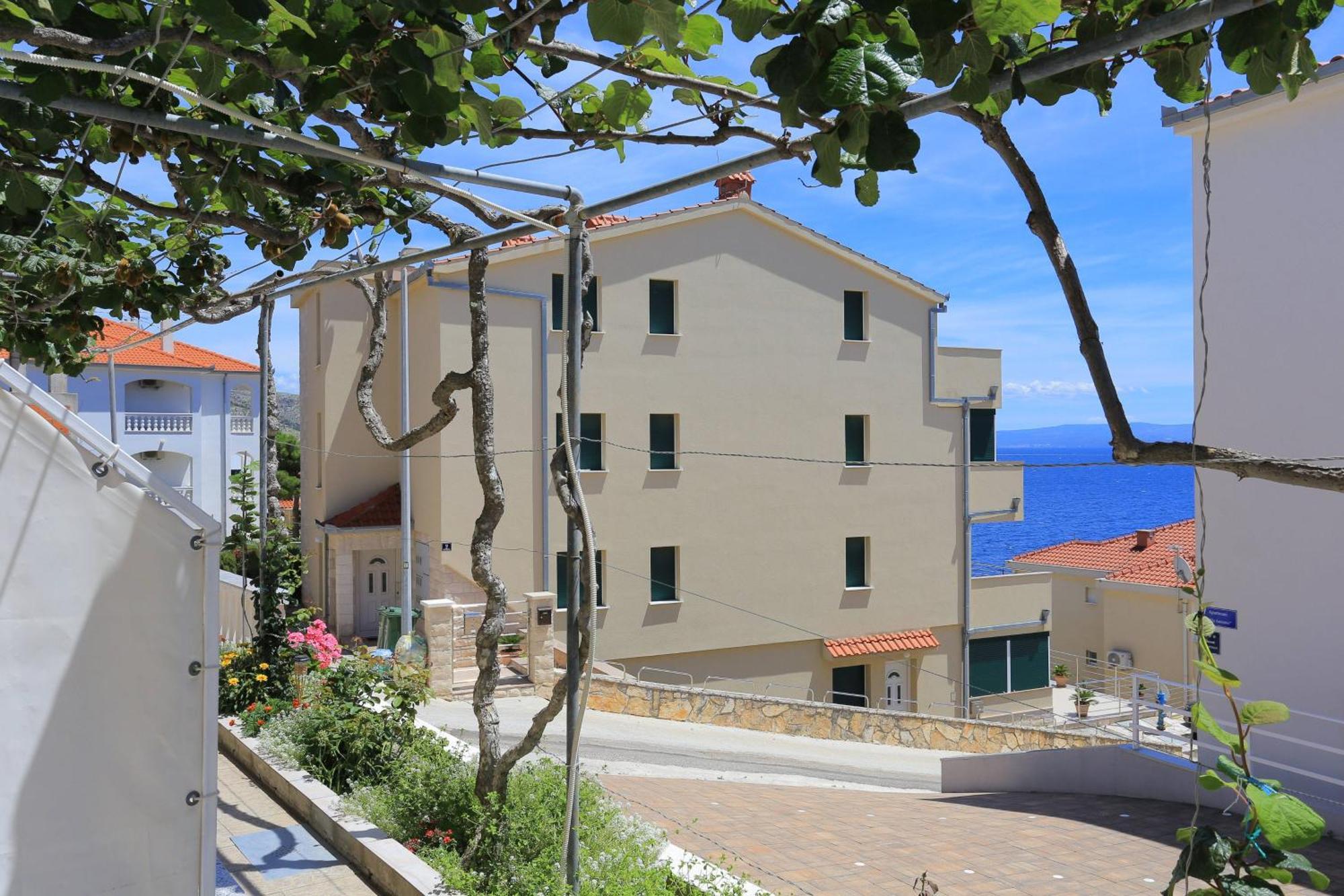 Family Friendly Apartments With A Swimming Pool Businci, Ciovo - 11232 Trogir Exterior photo