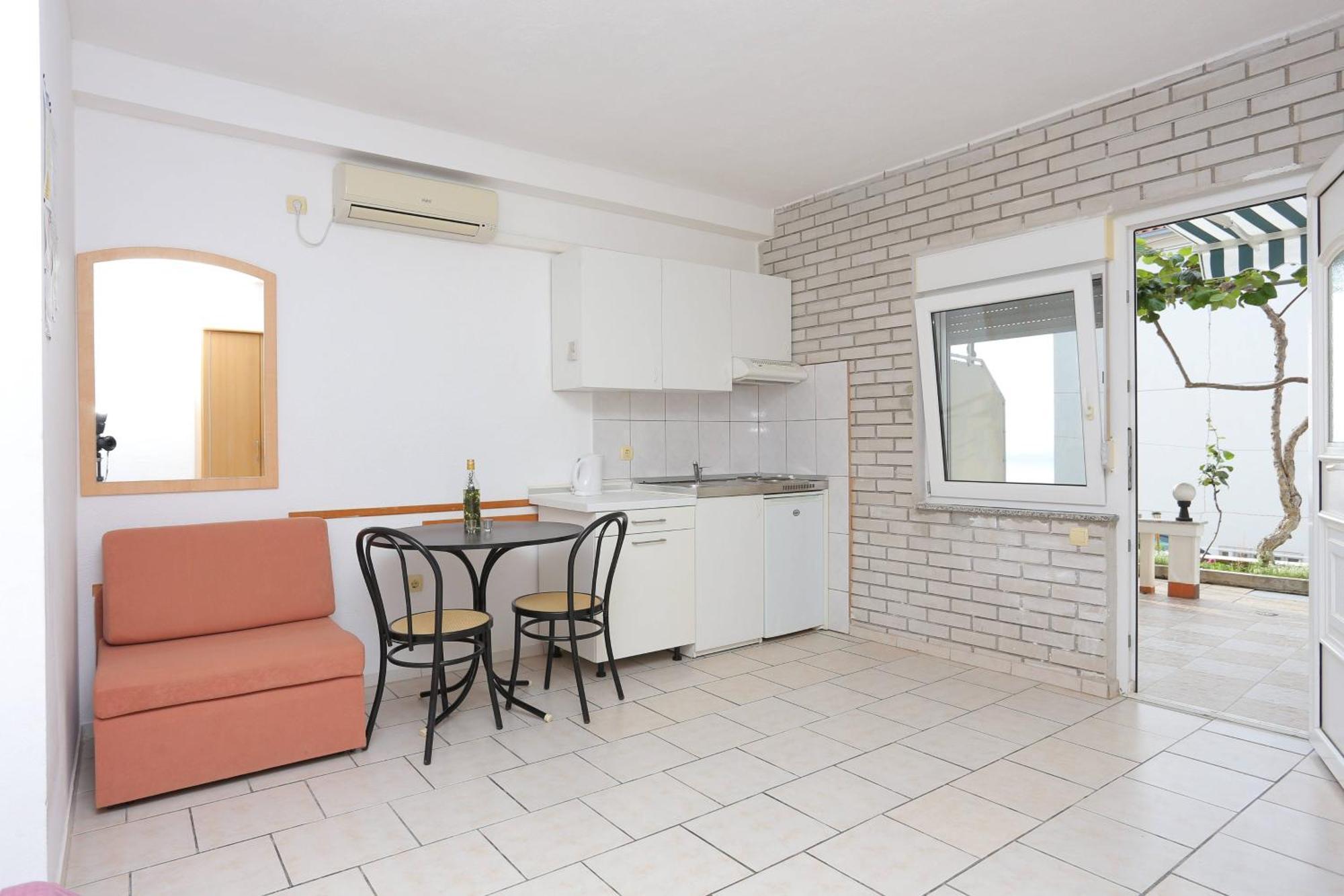 Family Friendly Apartments With A Swimming Pool Businci, Ciovo - 11232 Trogir Exterior photo