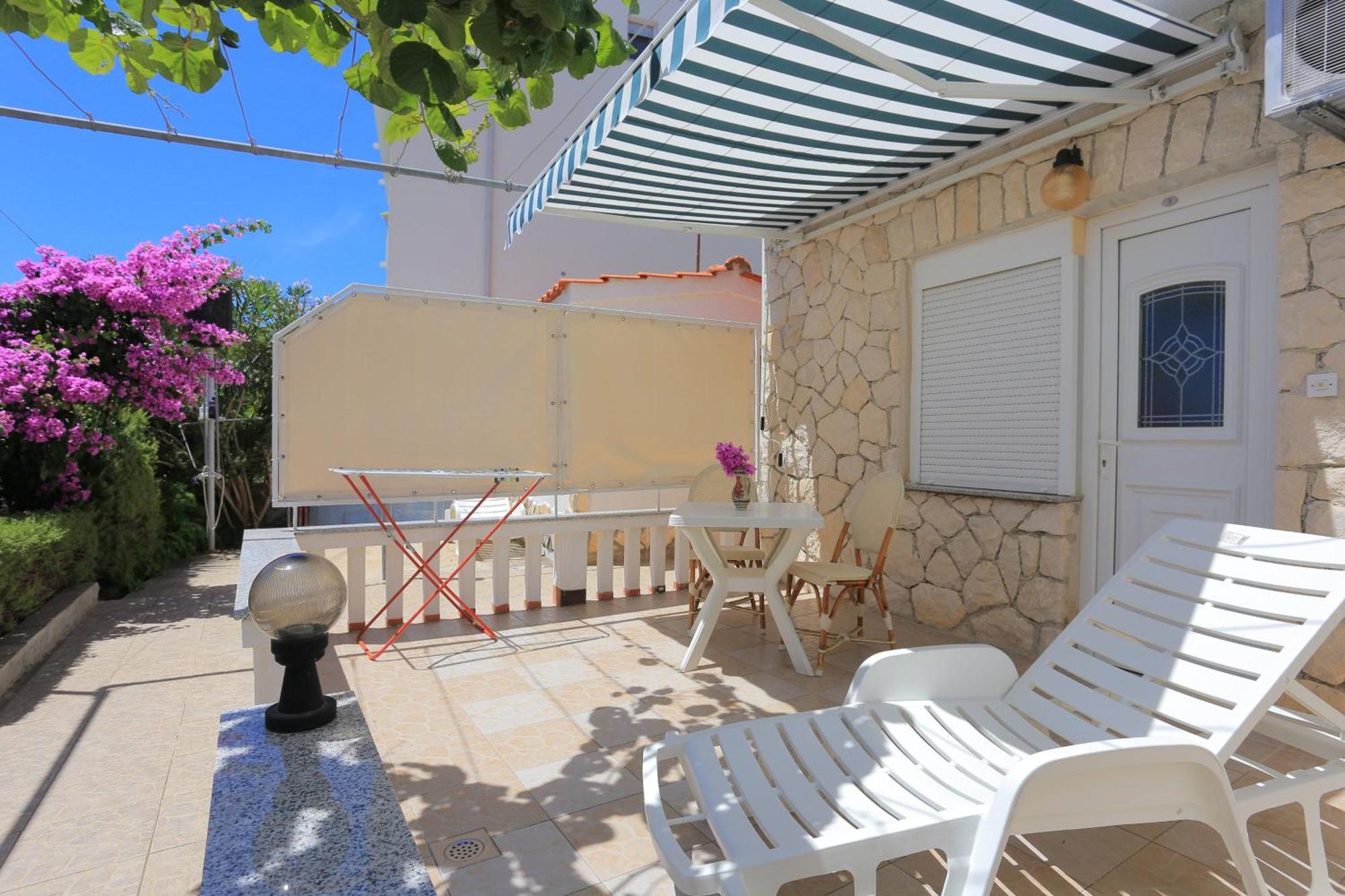 Family Friendly Apartments With A Swimming Pool Businci, Ciovo - 11232 Trogir Exterior photo