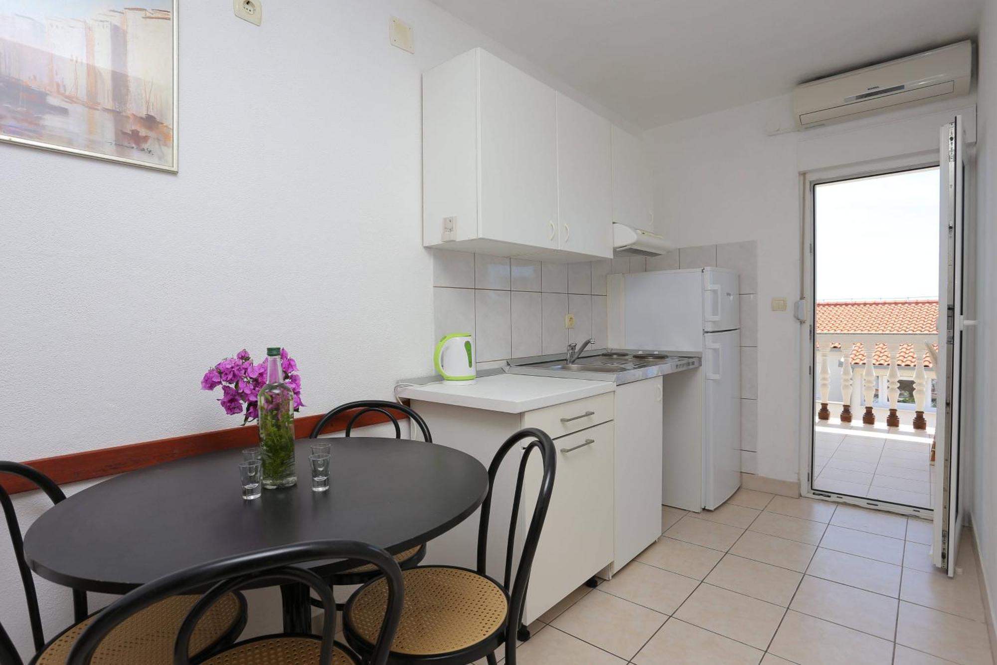 Family Friendly Apartments With A Swimming Pool Businci, Ciovo - 11232 Trogir Exterior photo