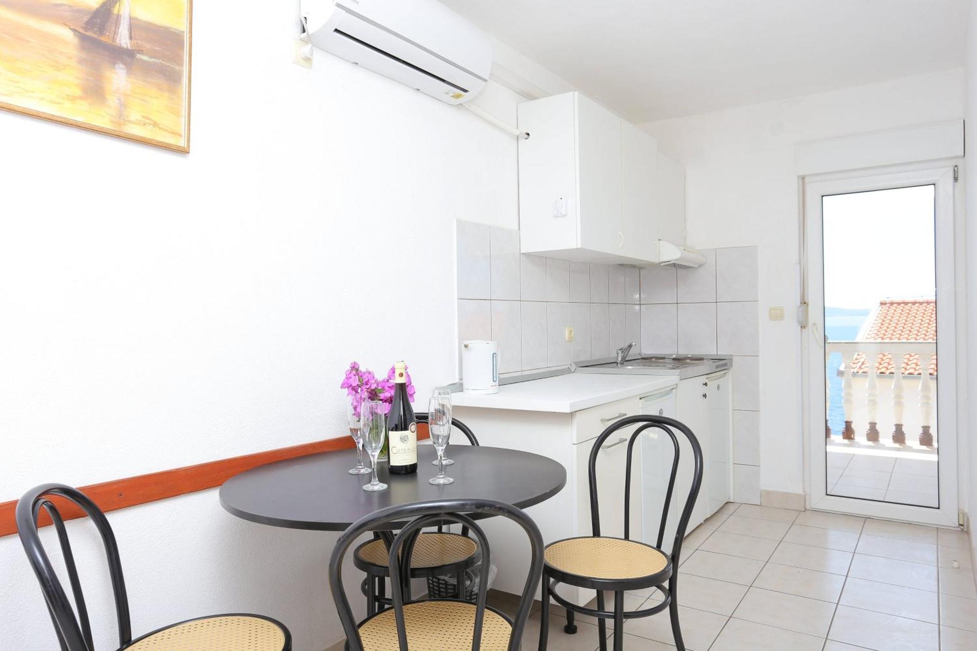 Family Friendly Apartments With A Swimming Pool Businci, Ciovo - 11232 Trogir Exterior photo
