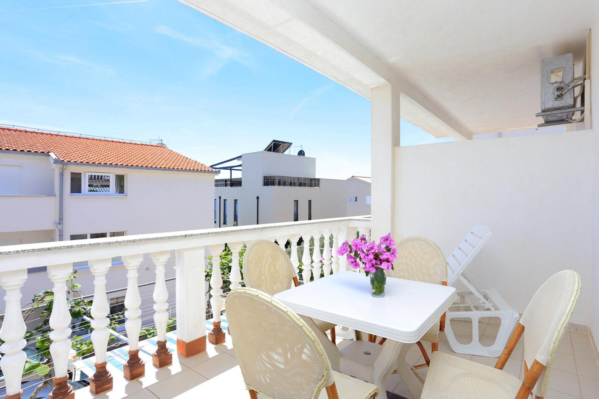Family Friendly Apartments With A Swimming Pool Businci, Ciovo - 11232 Trogir Exterior photo