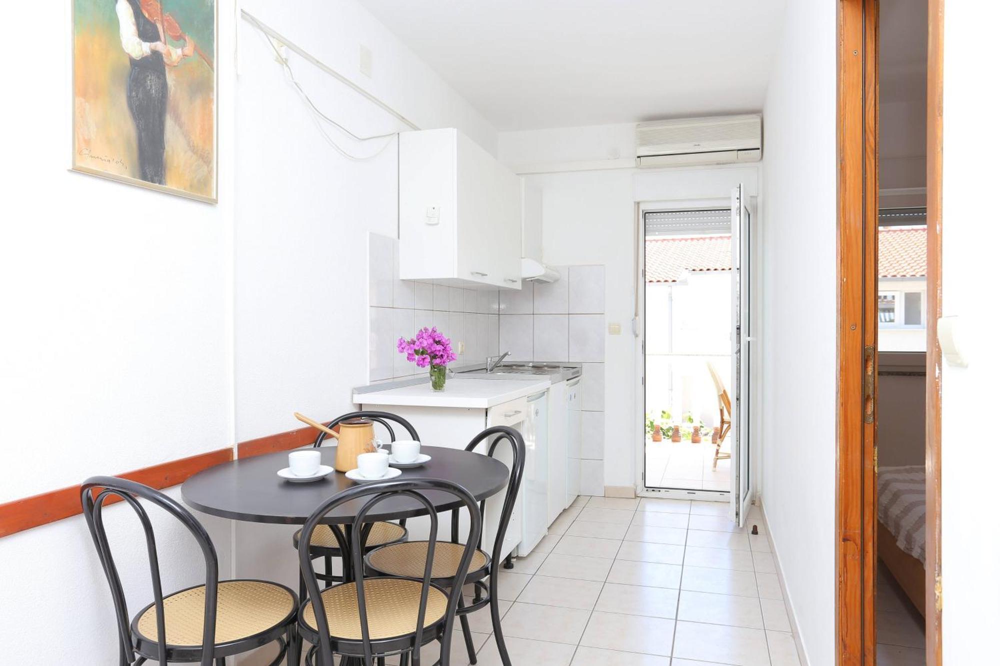 Family Friendly Apartments With A Swimming Pool Businci, Ciovo - 11232 Trogir Exterior photo